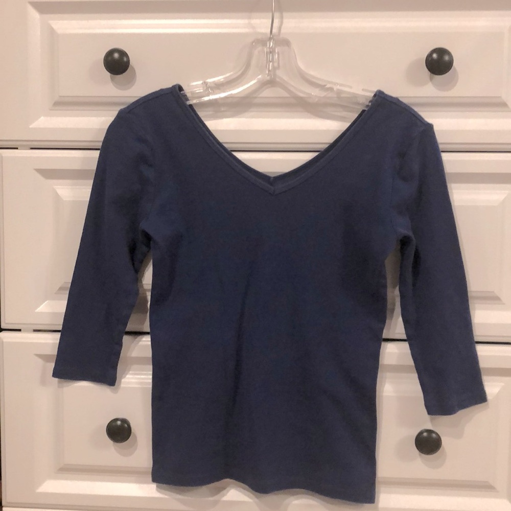 Ann Taylor petite shirt. Blue V neck and V back, 3 quarter sleeves.